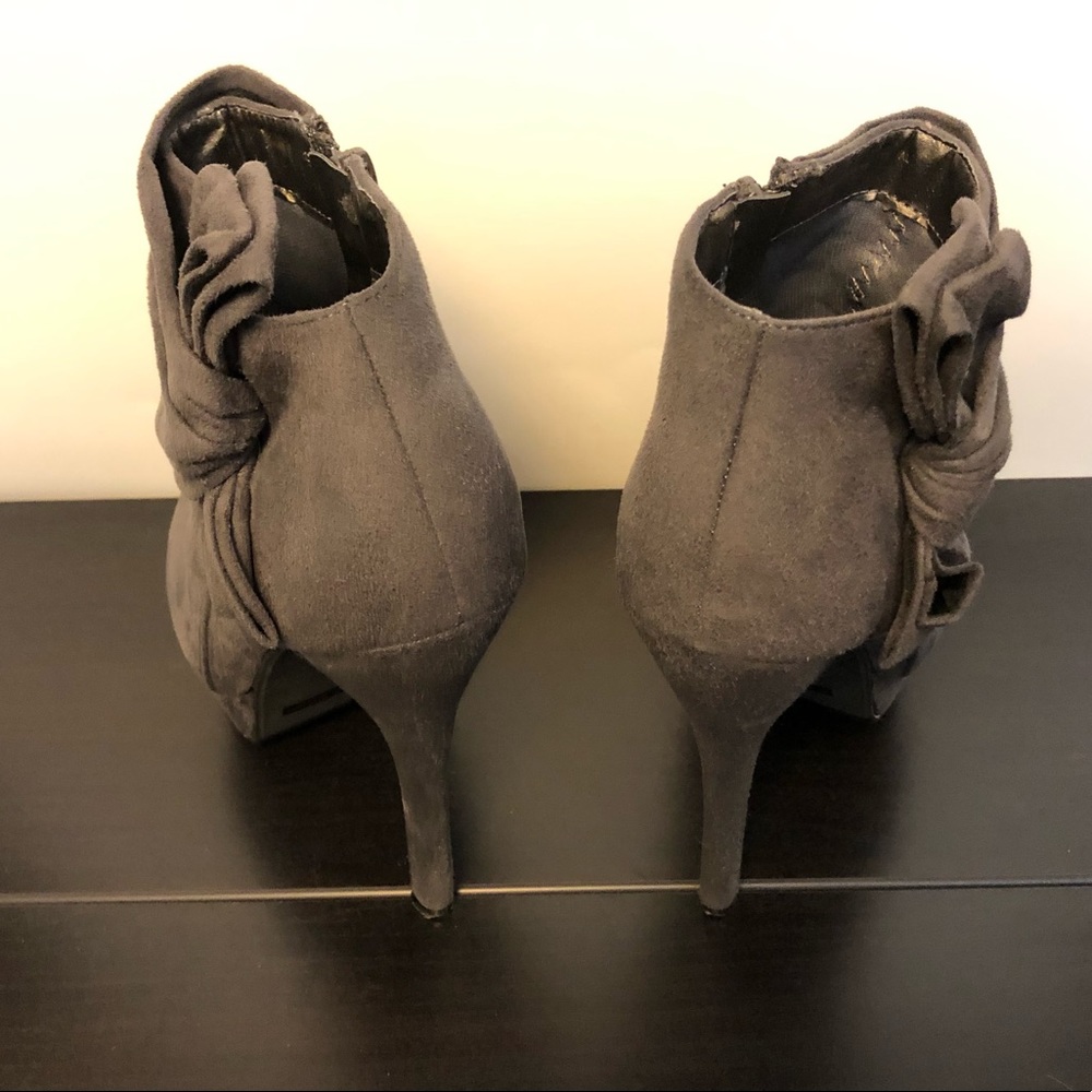 Grey boots - Picture 4 of 10